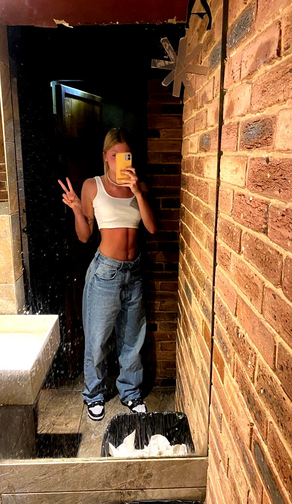 ilana_kotlovker instagram image archive image