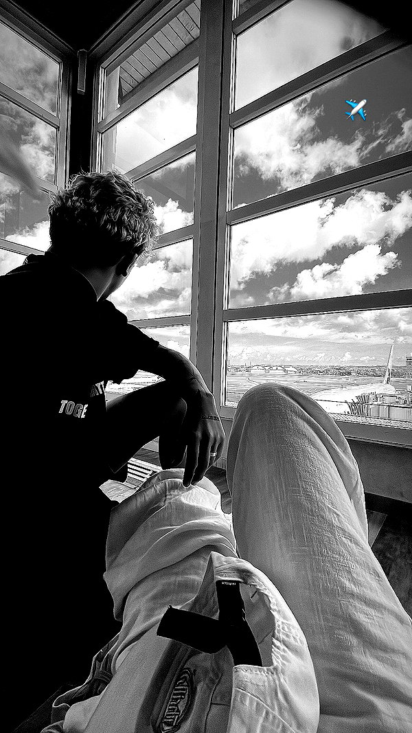 itshollynewton instagram image archive image