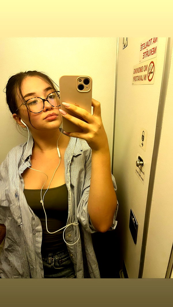 izabellamamont_ izabellamamont_ archive image