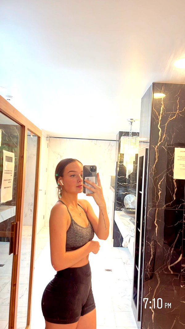 izzyyross__ instagram image archive image