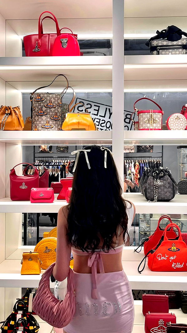 joycee.e instagram image archive image