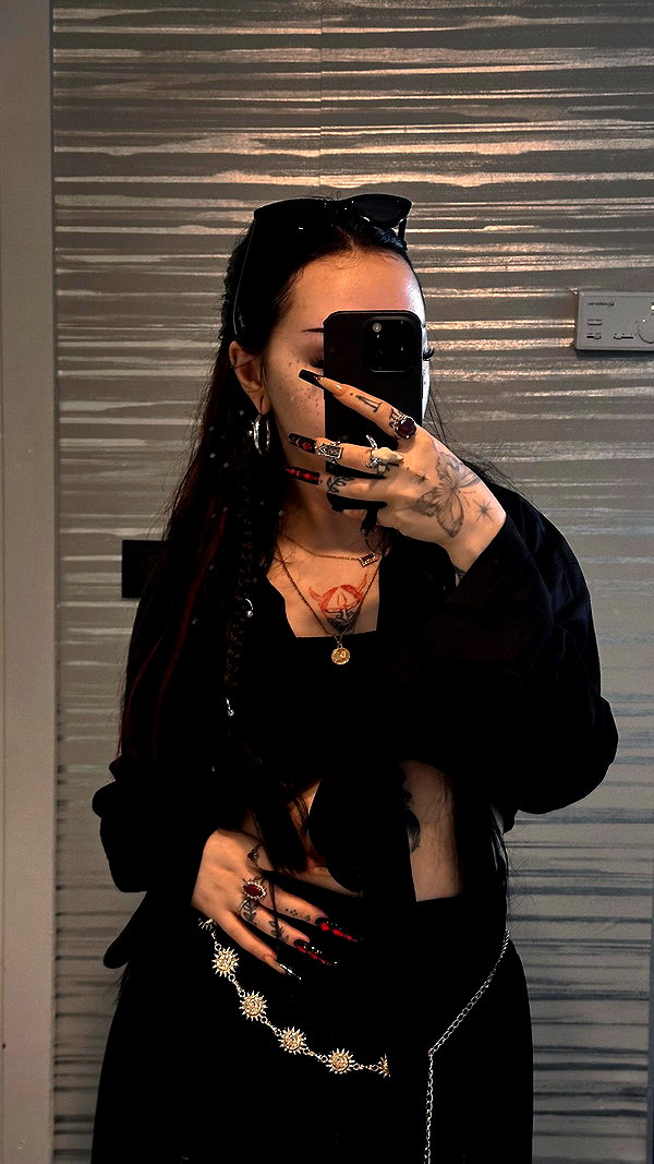 karin_orhov instagram image archive image
