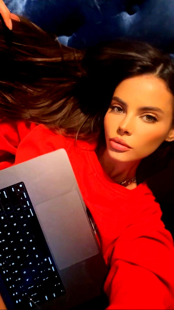 katiebellofficial katiebellofficial archive image