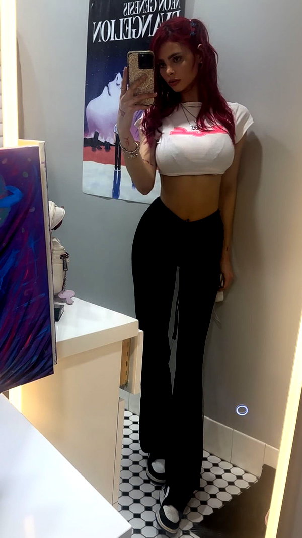 katiebellofficial instagram image archive image