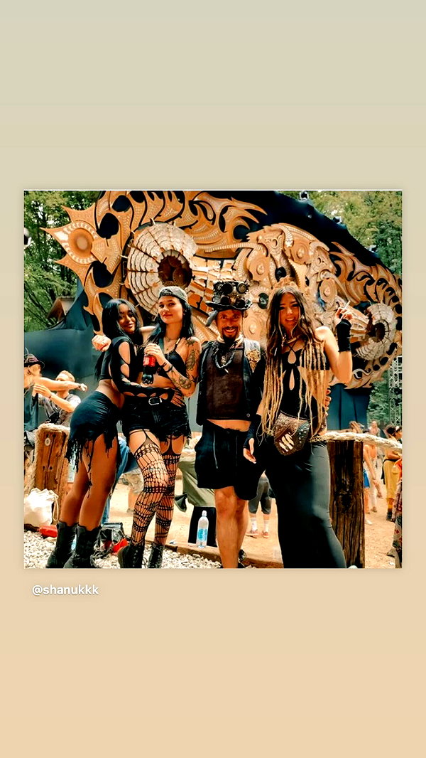 liiuuar instagram image archive image
