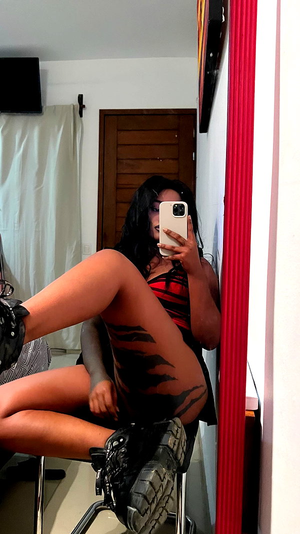 liiuuar instagram image archive image
