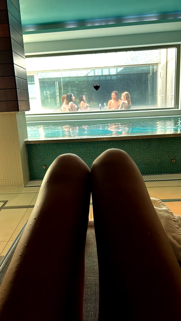 liori_hen instagram image archive image