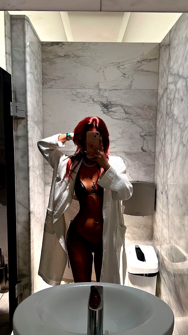 liori_hen instagram image archive image