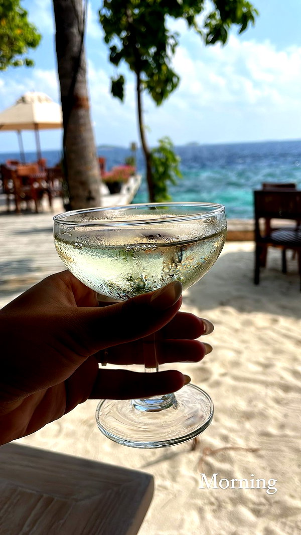 liya_manor_ instagram image archive image