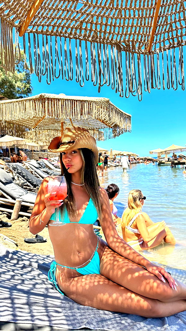 liya_manor_ instagram image archive image