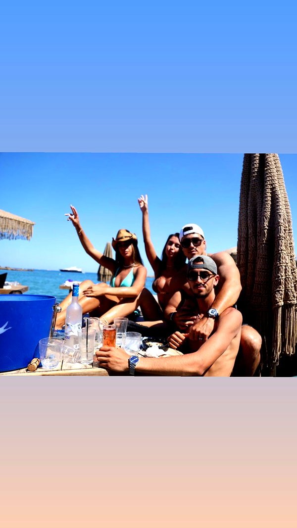 liya_manor_ instagram image archive image