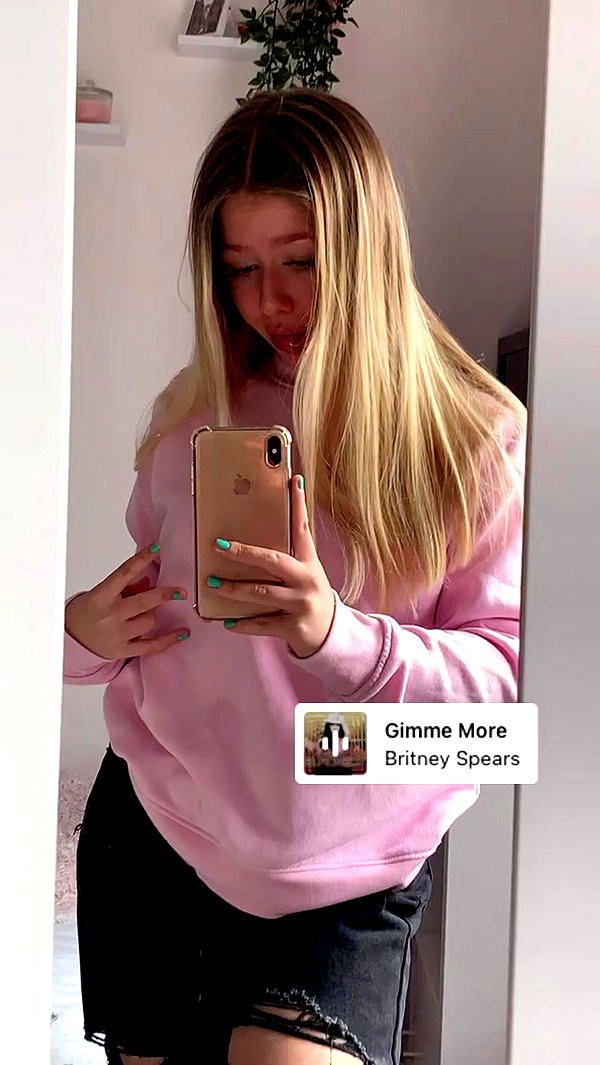 maeve.edwards.x instagram image archive image