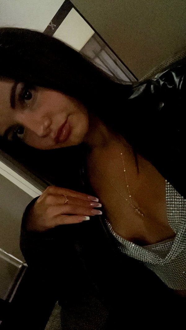 marisa.cabada instagram image archive image