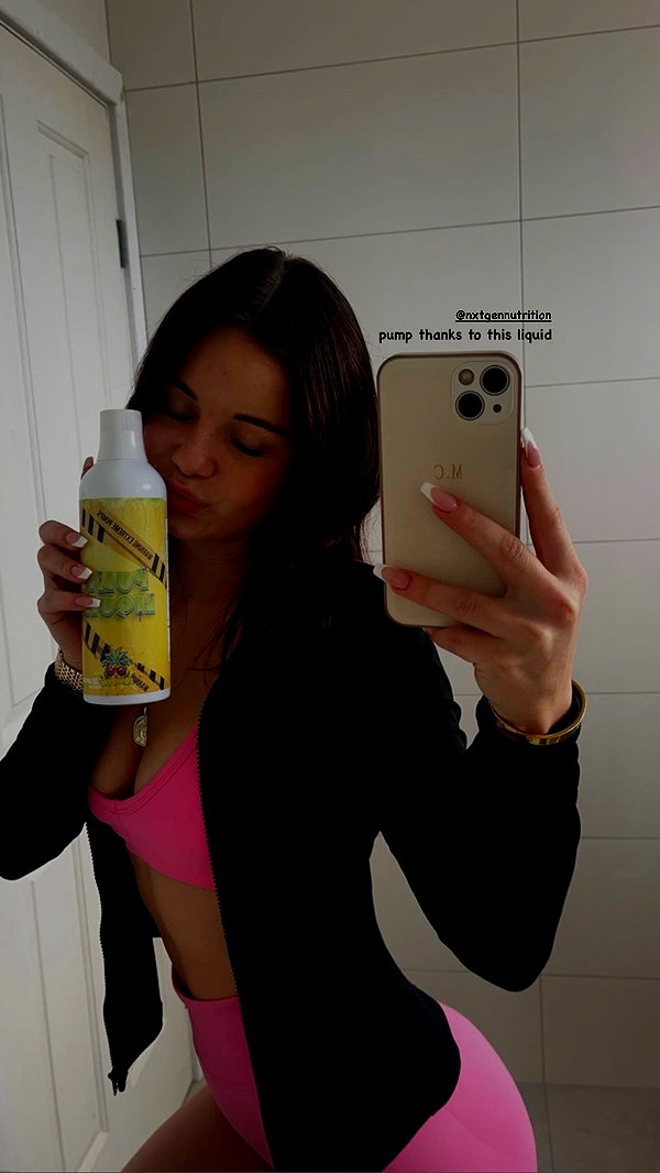 marisa.cabada instagram image archive image