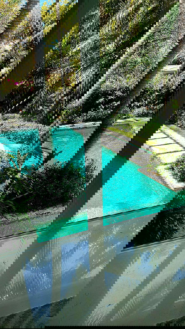 meelahrobbins image ~ Altpins