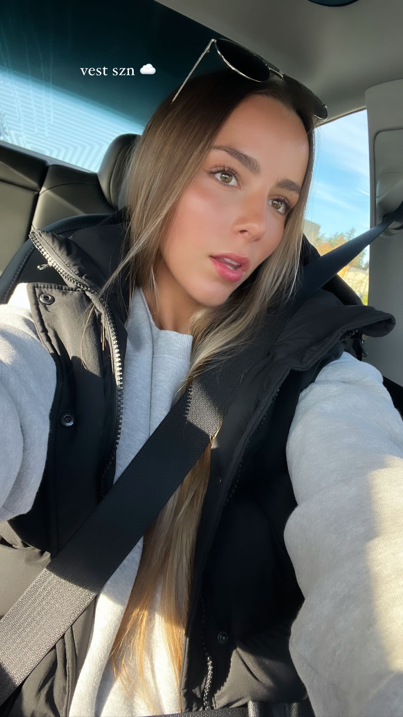 meelahrobbins instagram image archive image