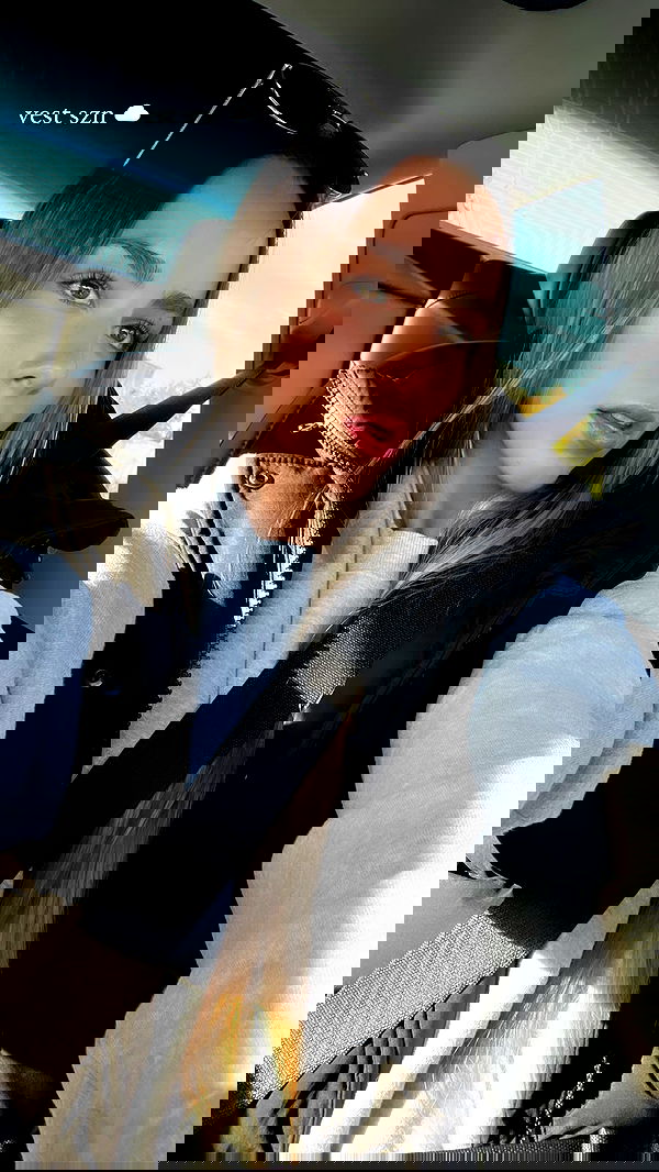 meelahrobbins image ~ Altpins