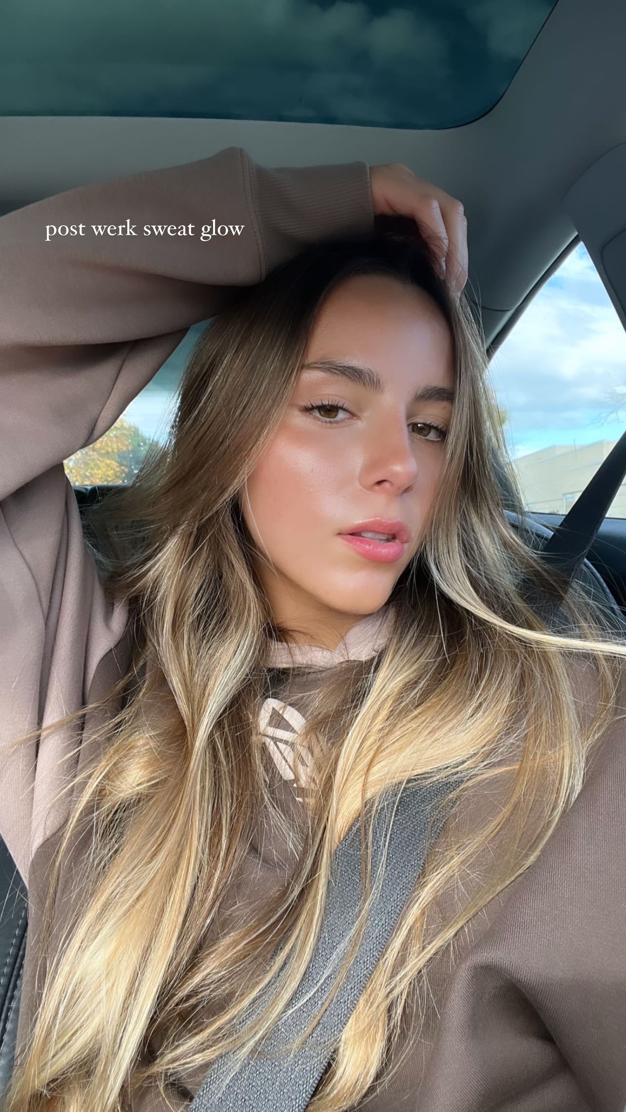 meelahrobbins instagram image archive image