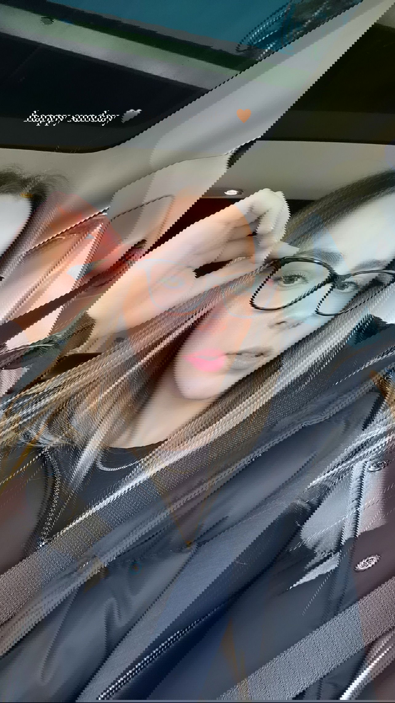 meelahrobbins instagram image archive image