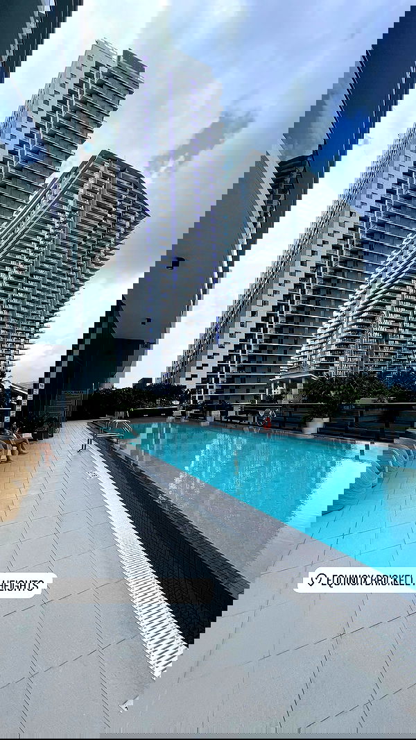 meelahrobbins image ~ Altpins