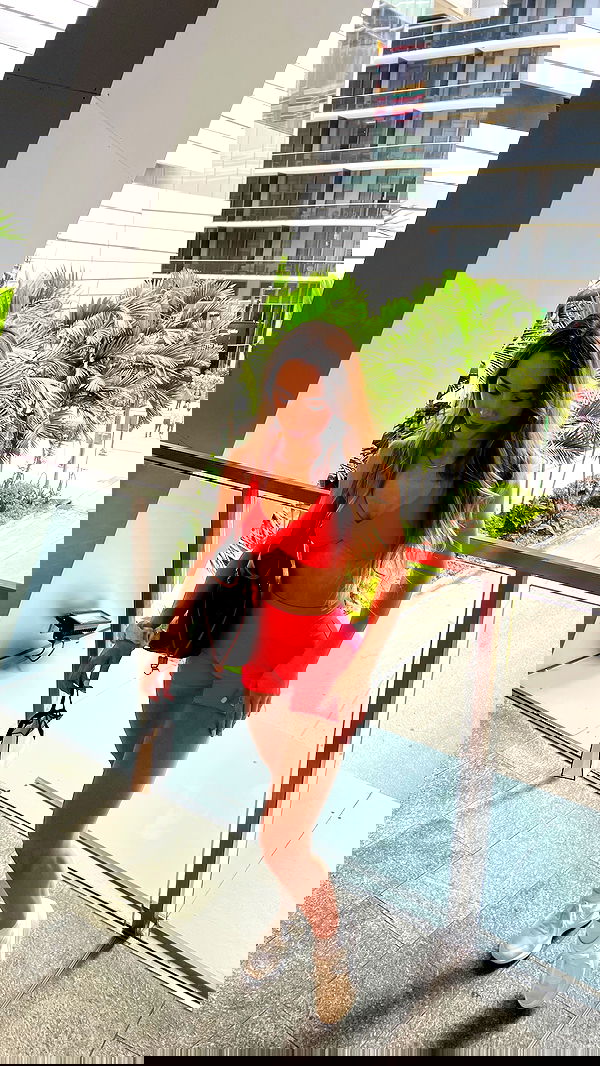 meelahrobbins image ~ Altpins