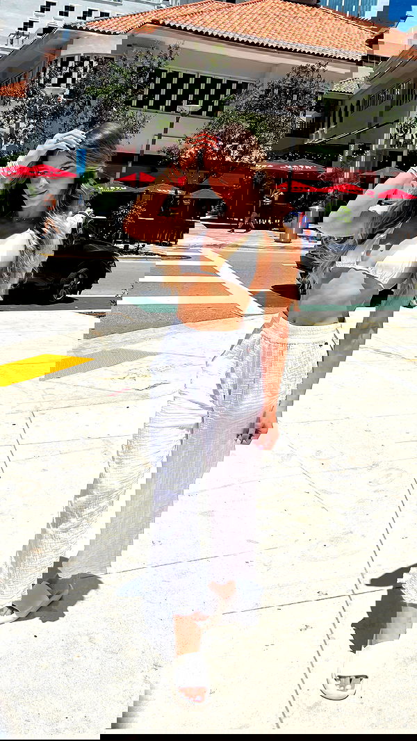 meelahrobbins image ~ Altpins