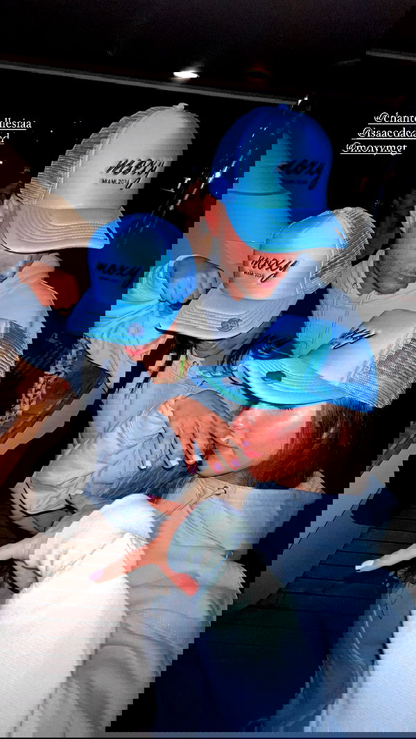 meelahrobbins image ~ Altpins