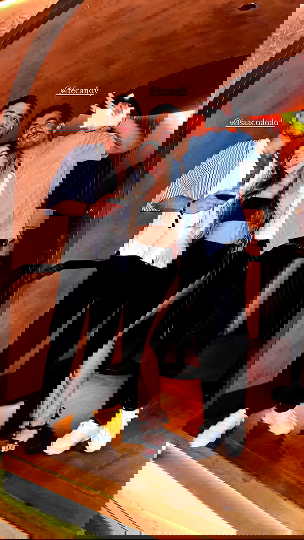 meelahrobbins image ~ Altpins