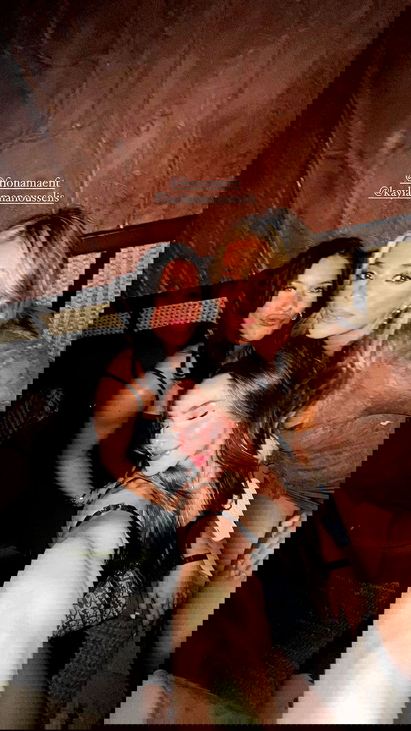 meelahrobbins image ~ Altpins