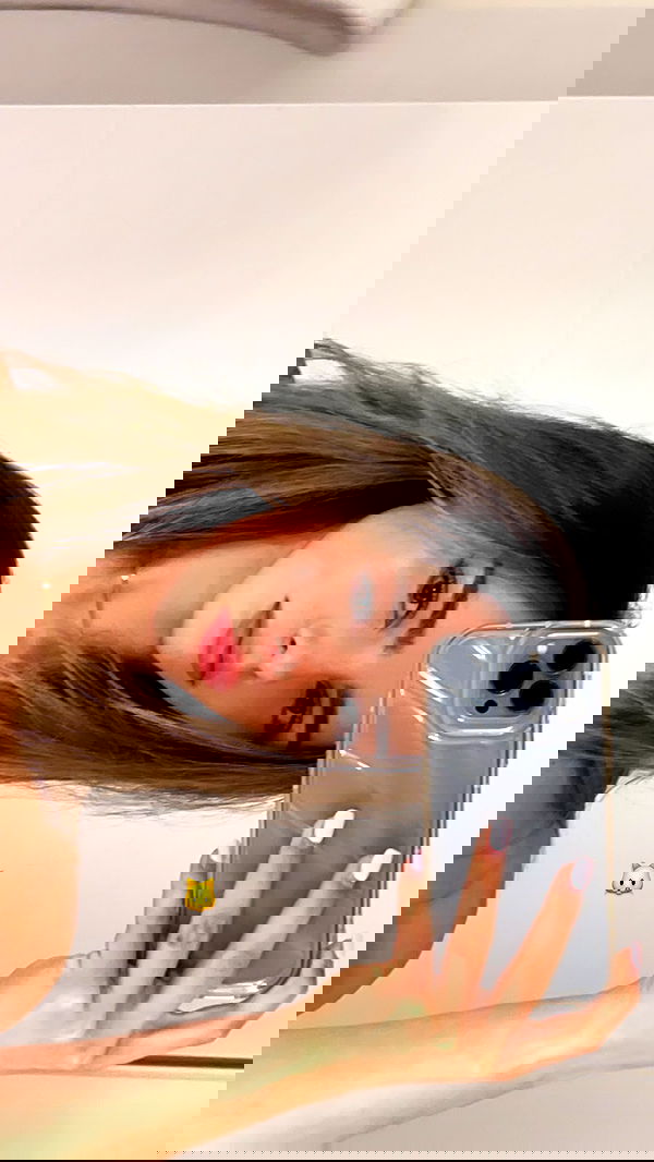 meelahrobbins image ~ Altpins