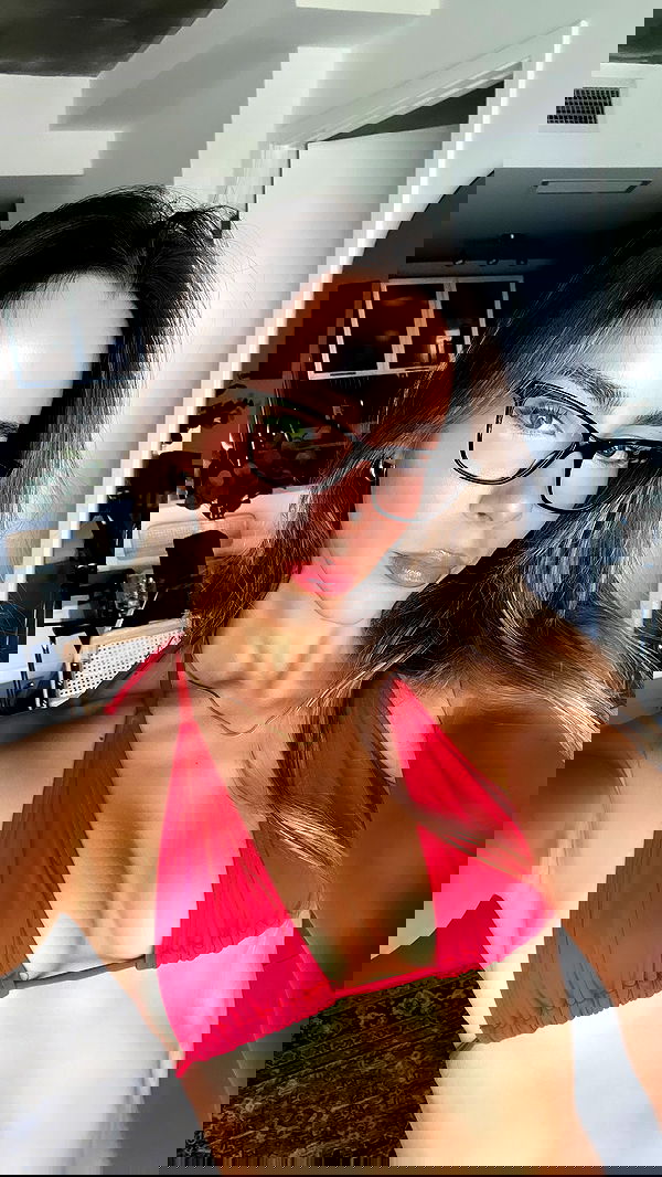 meelahrobbins image ~ Altpins