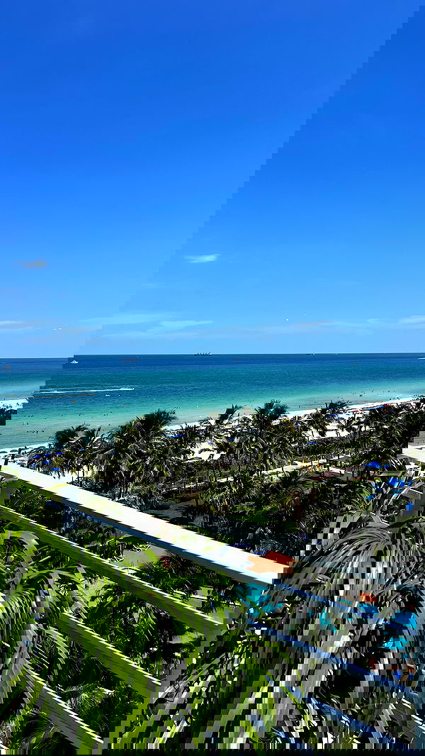 meelahrobbins image ~ Altpins