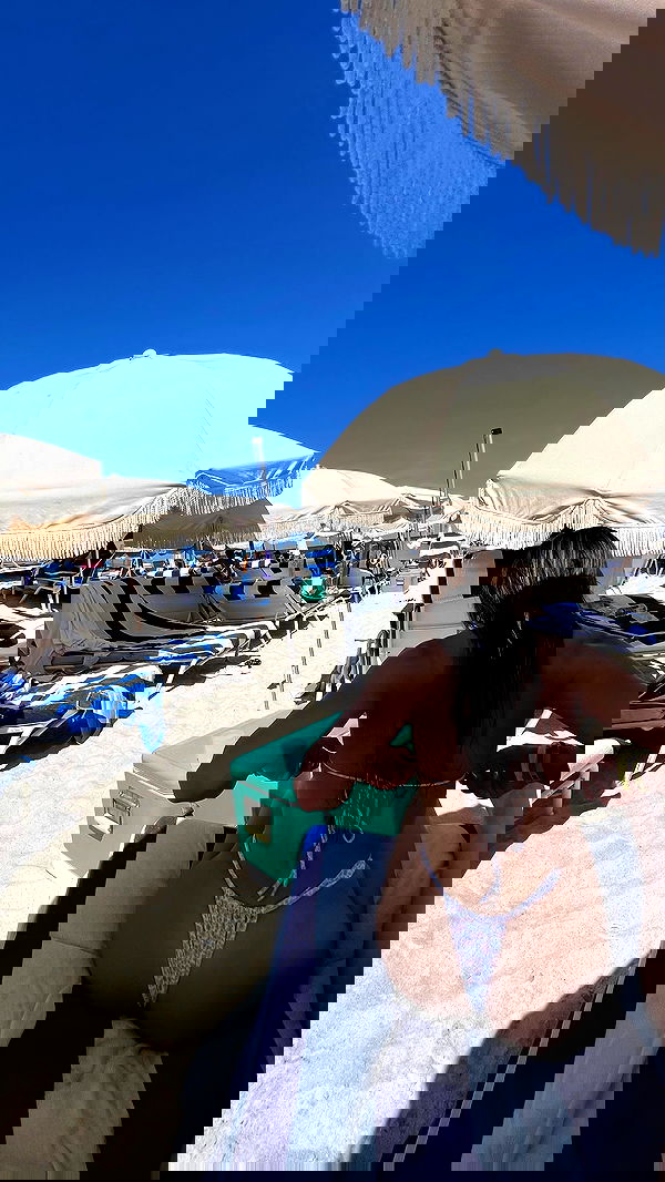 meelahrobbins image ~ Altpins