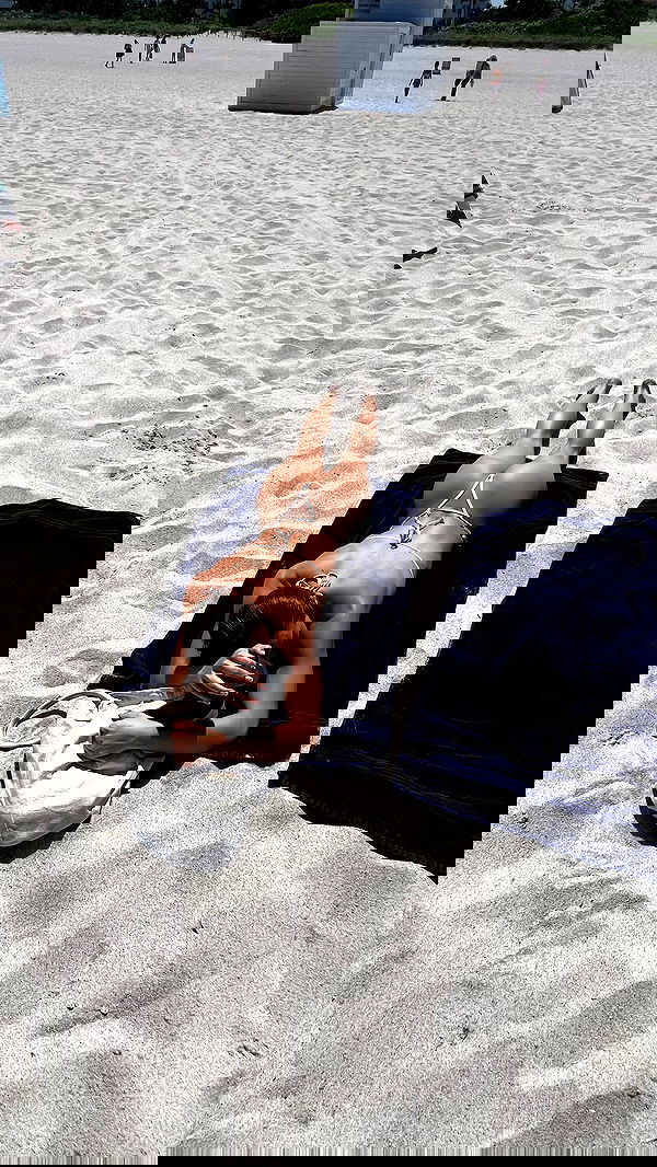 meelahrobbins image ~ Altpins