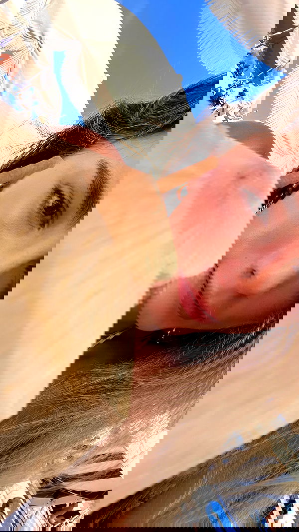 meelahrobbins image ~ Altpins