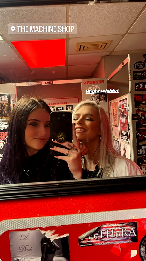 megann_eliizabeth instagram image archive image