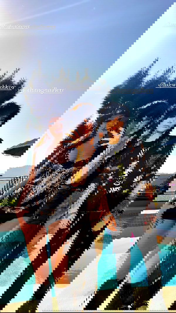 nikkibitez nikkibitez archive image