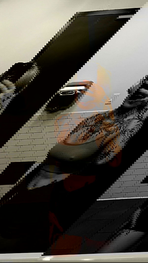 nikkibitez nikkibitez archive image