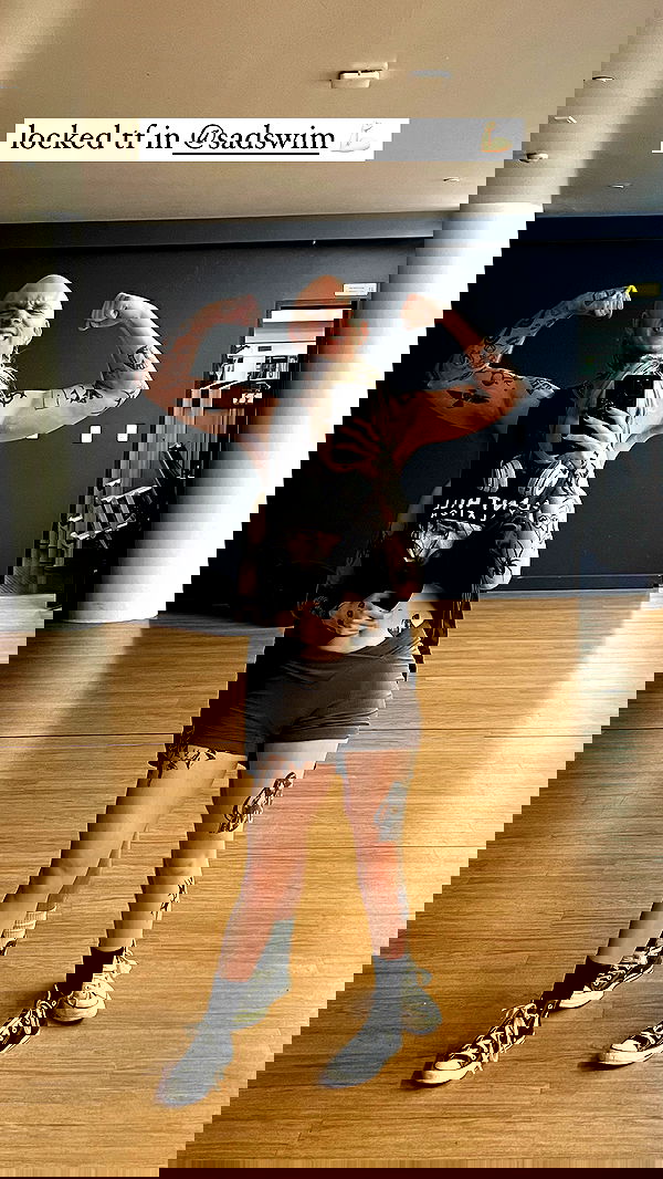 nikkibitez nikkibitez archive image