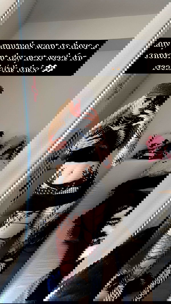 nikkibitez nikkibitez archive image