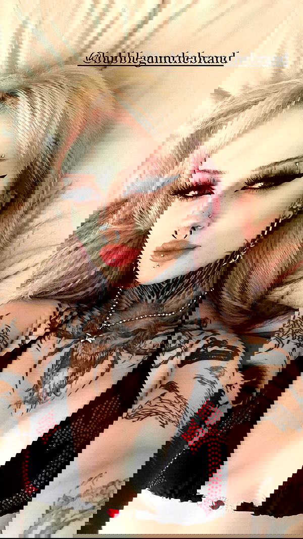 nikkibitez nikkibitez archive image