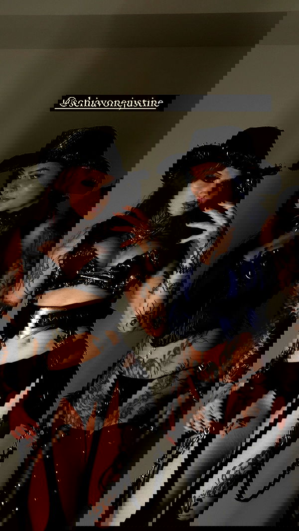 nikkibitez nikkibitez archive image