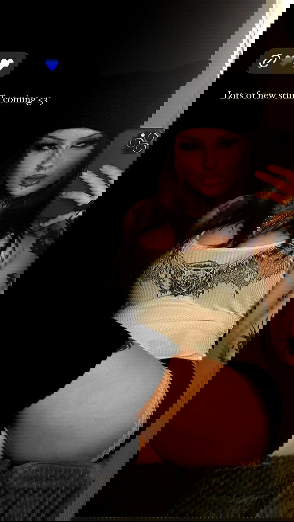 nikkibitez nikkibitez archive image