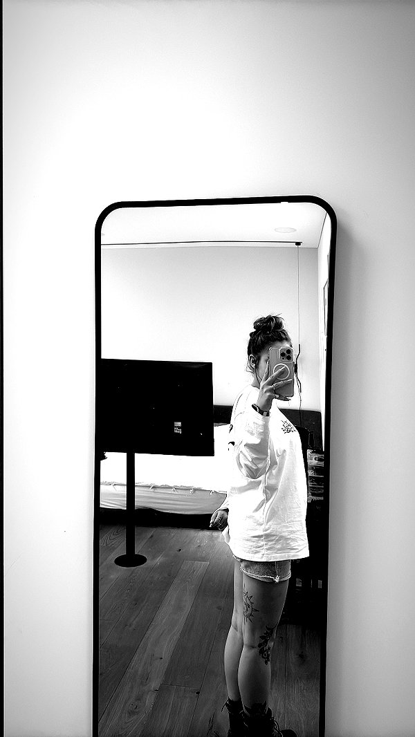 noa_freund instagram image archive image