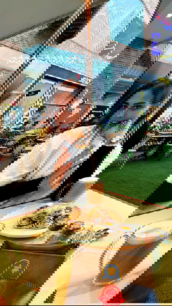 romy_lavi romy_lavi archive image