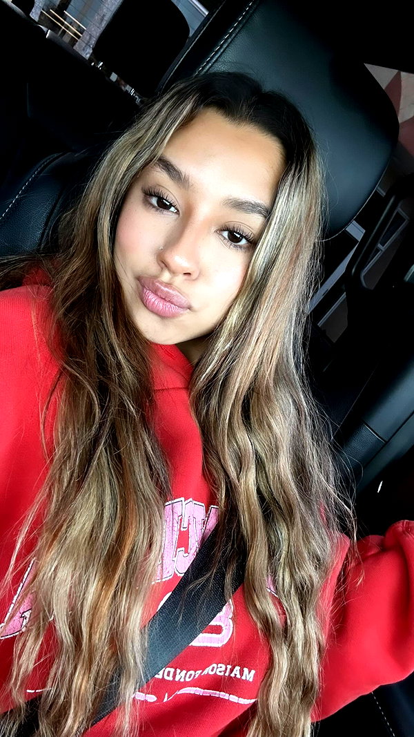 sariixo_ instagram image archive image
