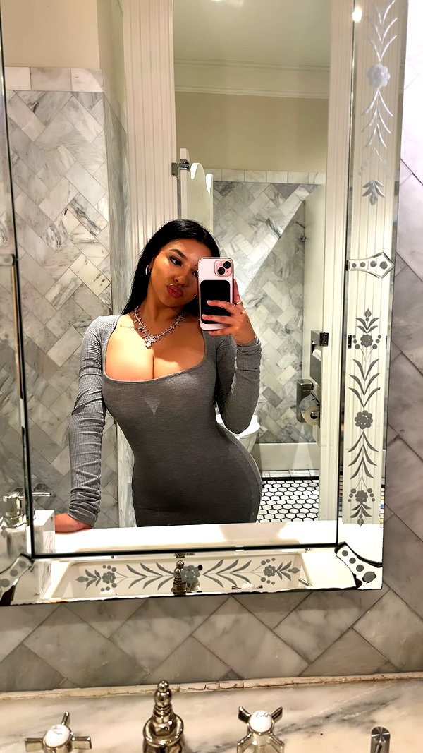 sariixo_ instagram image archive image