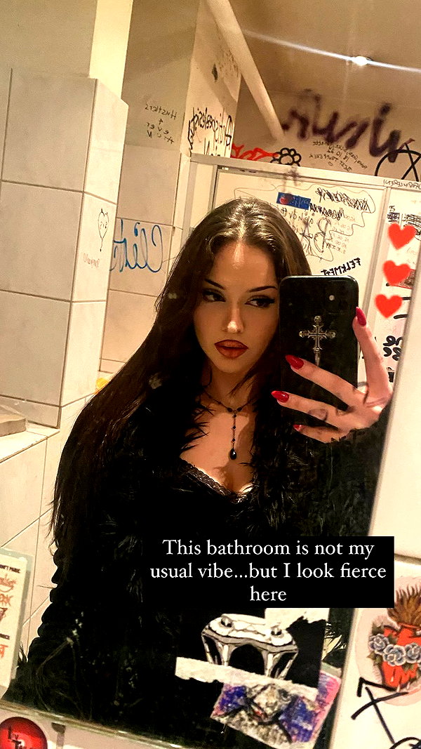 scarlettzofi instagram image archive image