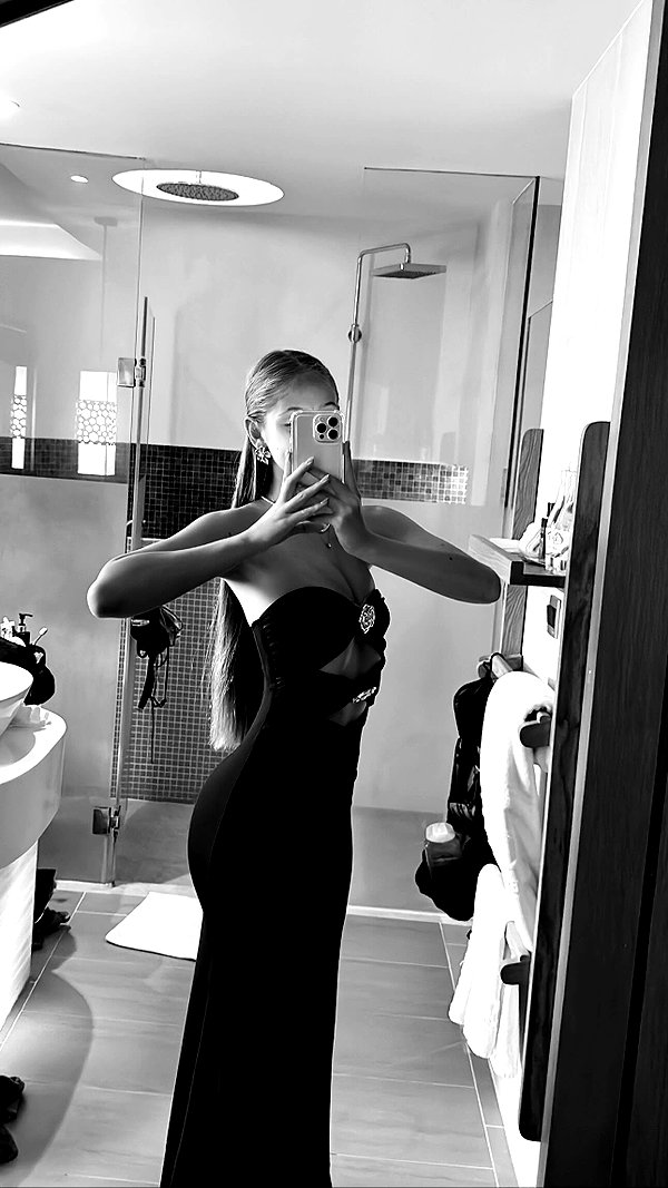 shani.zeltzer instagram image archive image