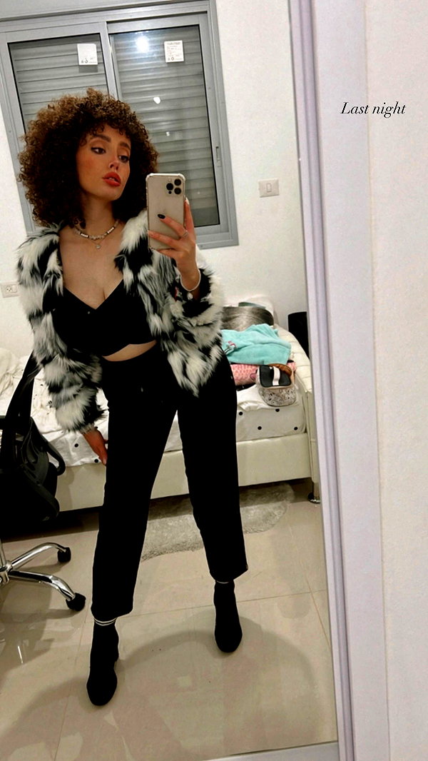 sonia.v._ instagram image archive image
